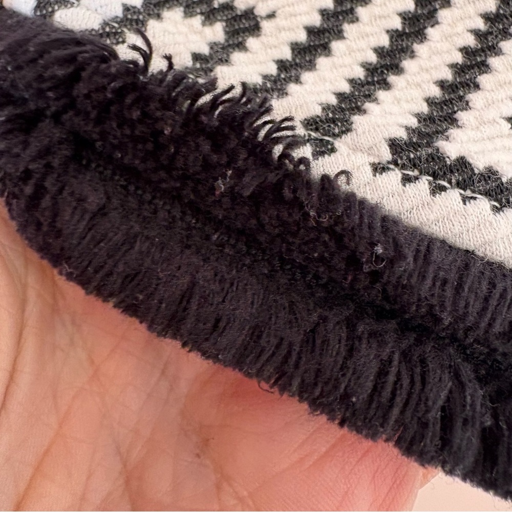W5 Black and White Geometric Top - Picture 3 of 7